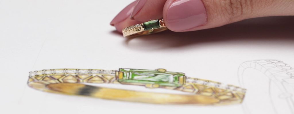 As joias Vivara são pensadas para que cada um dos momentos celebrados na vida das pessoas sejam únicos. A imagem mostra  a confecção do projeto de um anel com pedra de Esmeralda da Vivara.