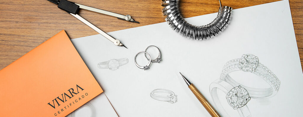 Projeto de anel vivara, desenhos e papel. Mostrando um dos processos pelos quais uma joia passa, antes da lapidação.