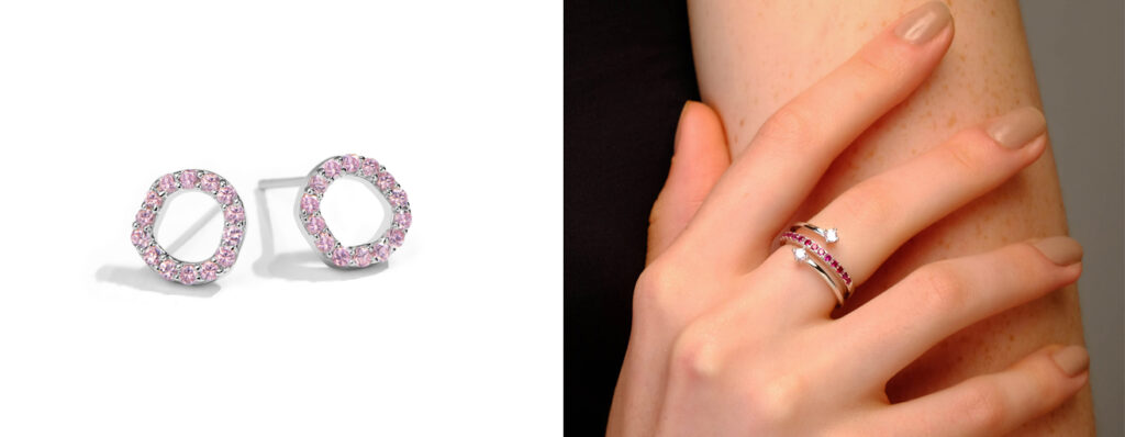 à esquerda, o brinco Snow Rosa Life by Vivara. À direita, uma mão feminina utilizando um anel com pedras rosa