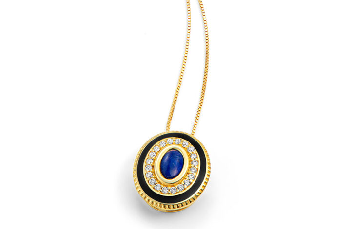 na imagem, vemos um colar vivara que leva , em seu centro, uma pedra lapis lazuli circular